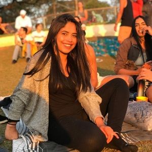 Meet your Posher, Bela